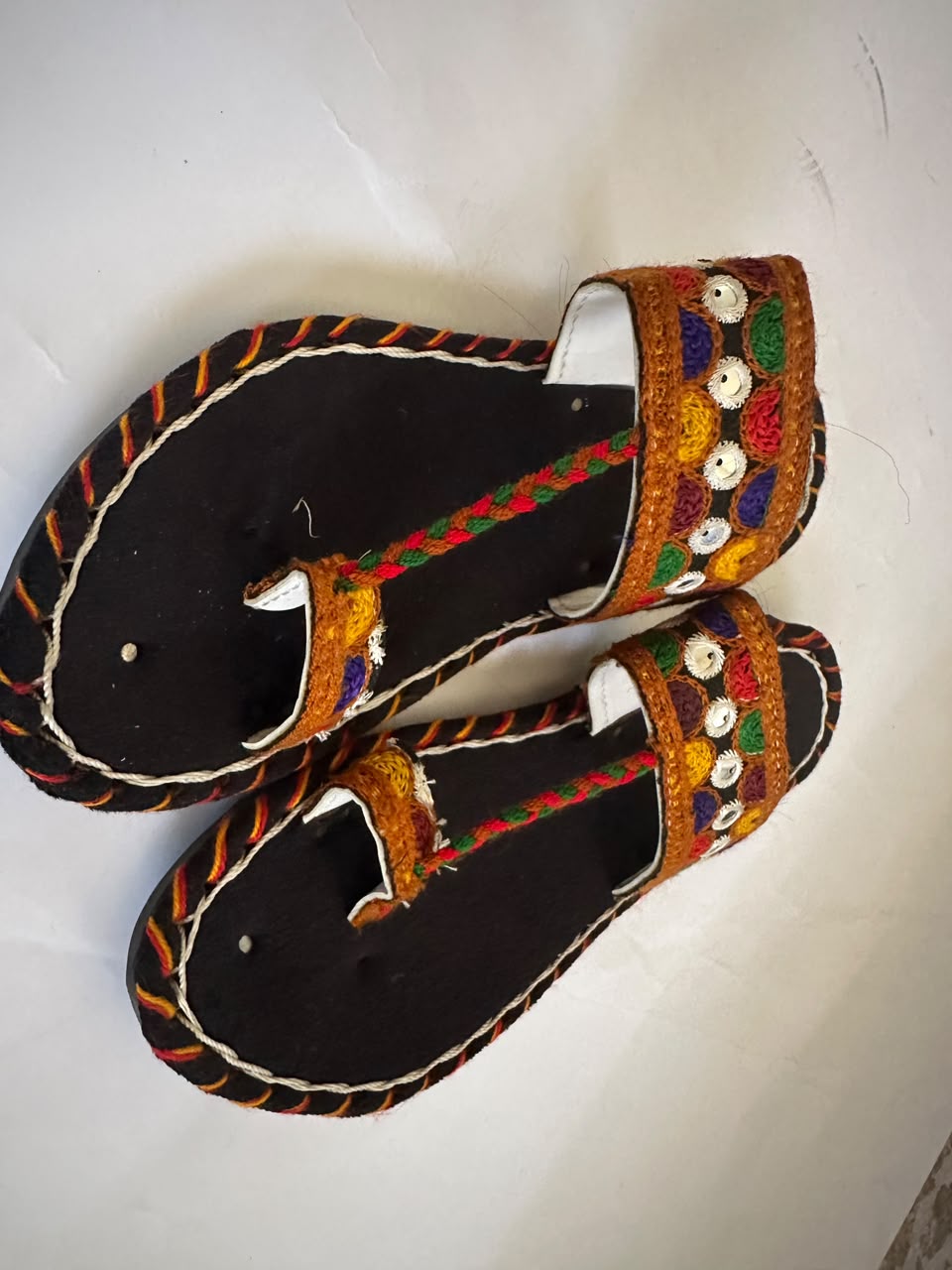 Pair of handmade mirror work embroidered Balochi chappals for women – Wahjee