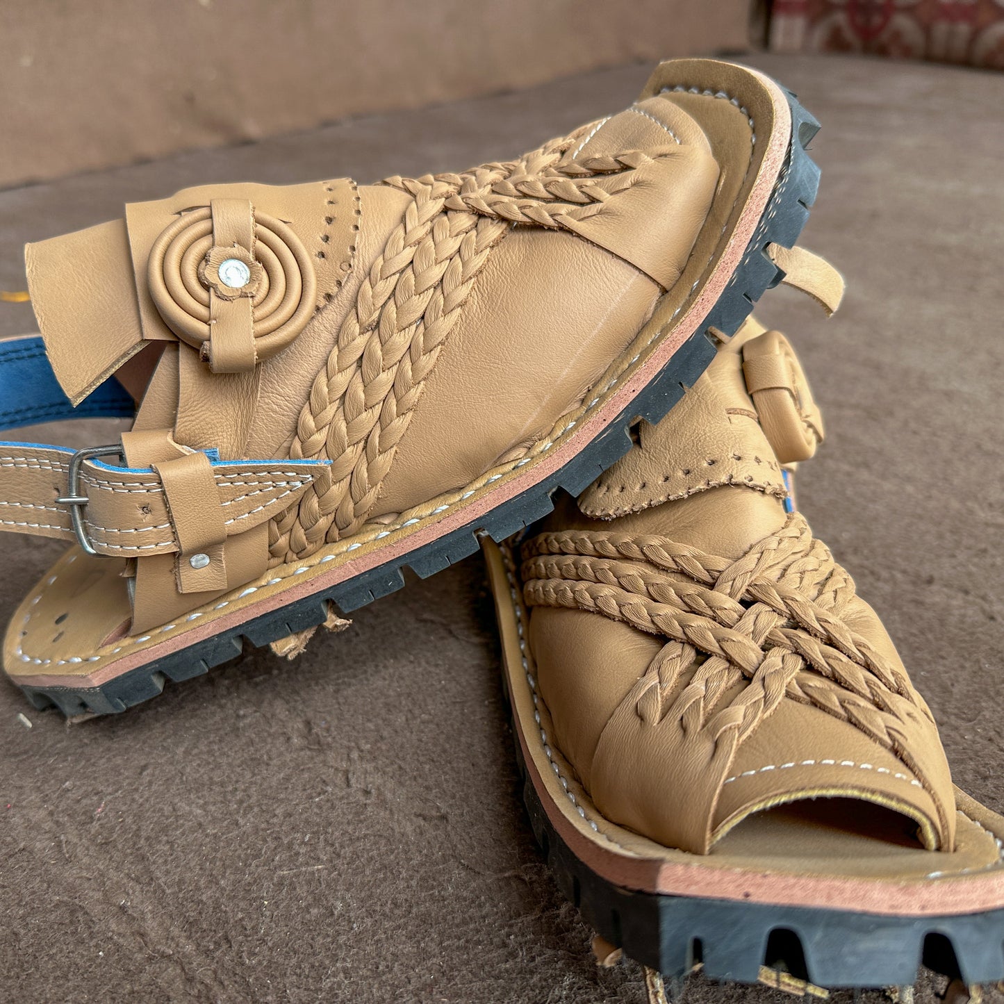 Off-White Balochi Chappal Chawat – | Traditional Balochi Chawat Sandal for Gents