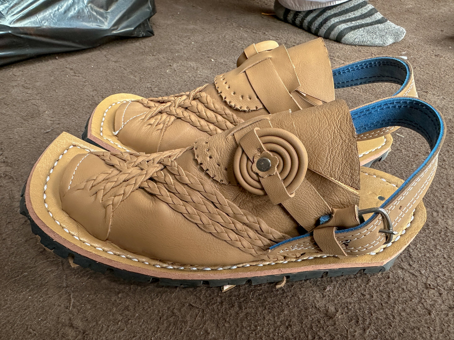 Off-White Balochi Chappal Chawat – | Traditional Balochi Chawat Sandal for Gents