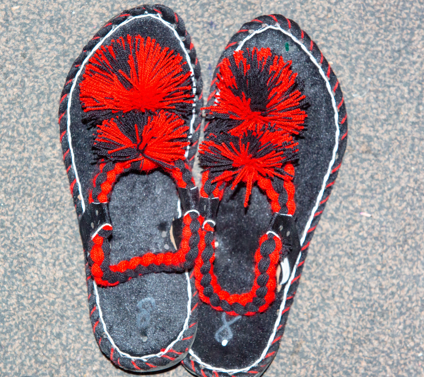 Women’s Balochi Chappal Chawat – Handmade Traditional Footwear | Buy Online Pakistan